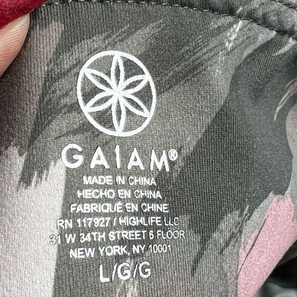 Gaiam | High Rise Side Pocket Capri Leggings - Picture 4 of 5